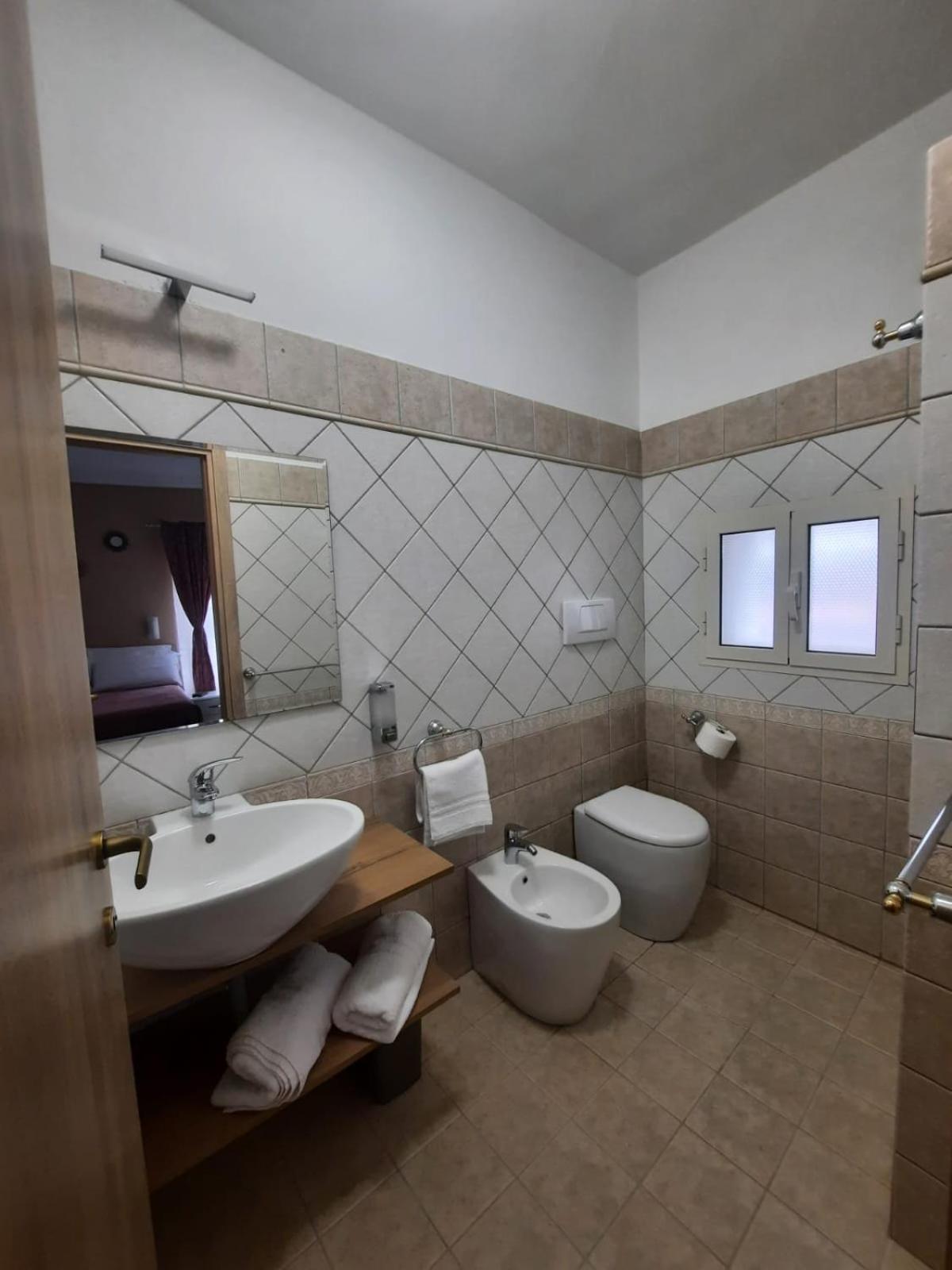 Апартаменты Viccinella House Capranica Экстерьер фото
