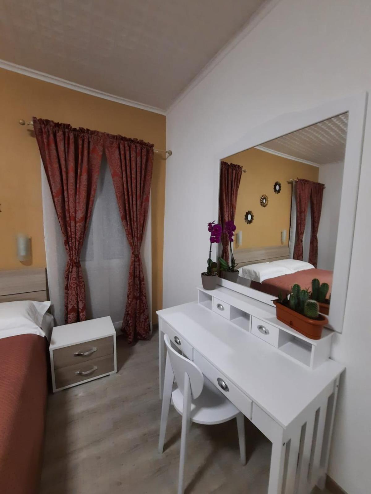 Апартаменты Viccinella House Capranica Экстерьер фото